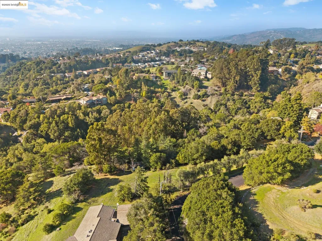 11330 Lochard Street Oakland CA 94605