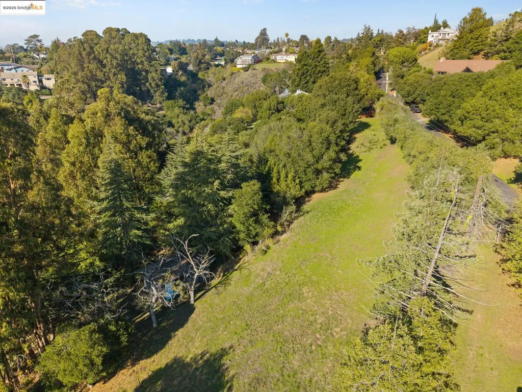 11330 Lochard Street Oakland CA 94605
