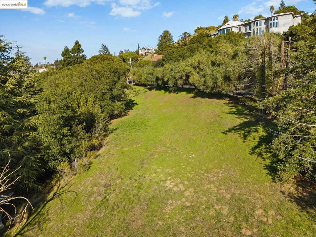 11330 Lochard Street Oakland CA 94605