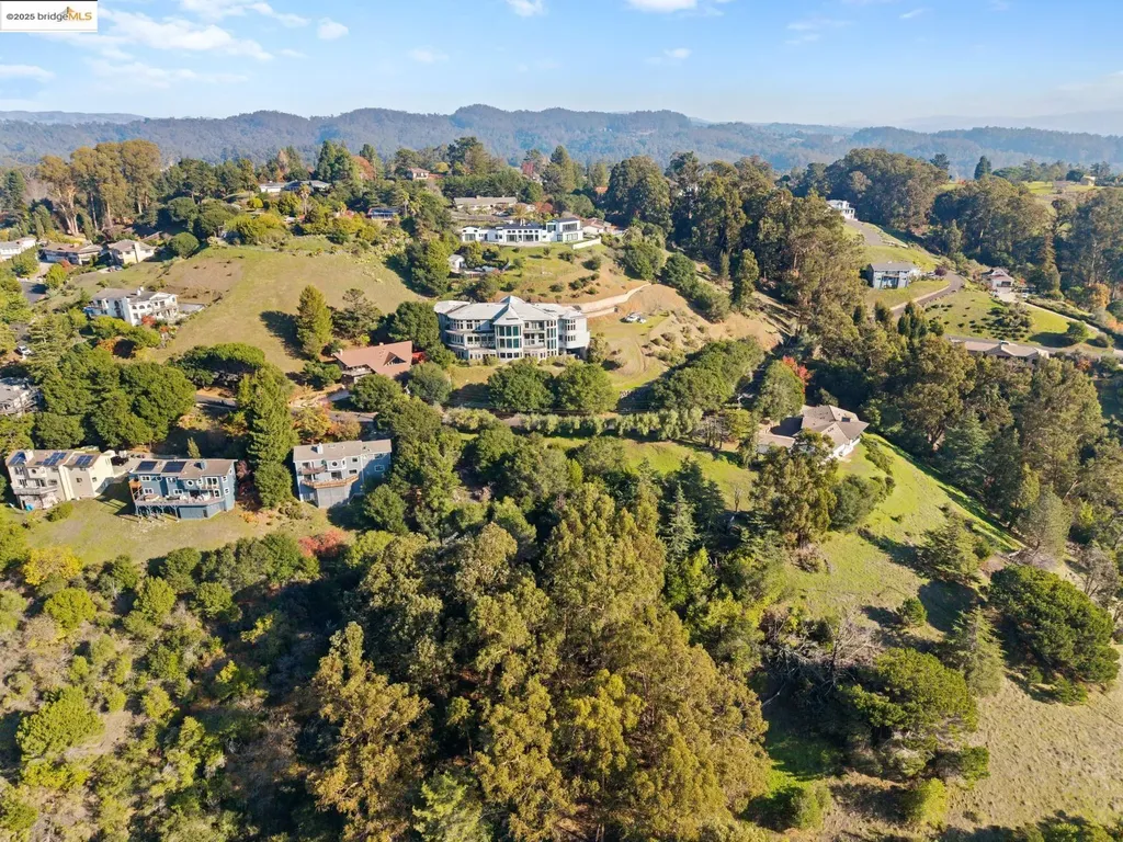 11330 Lochard Street Oakland CA 94605