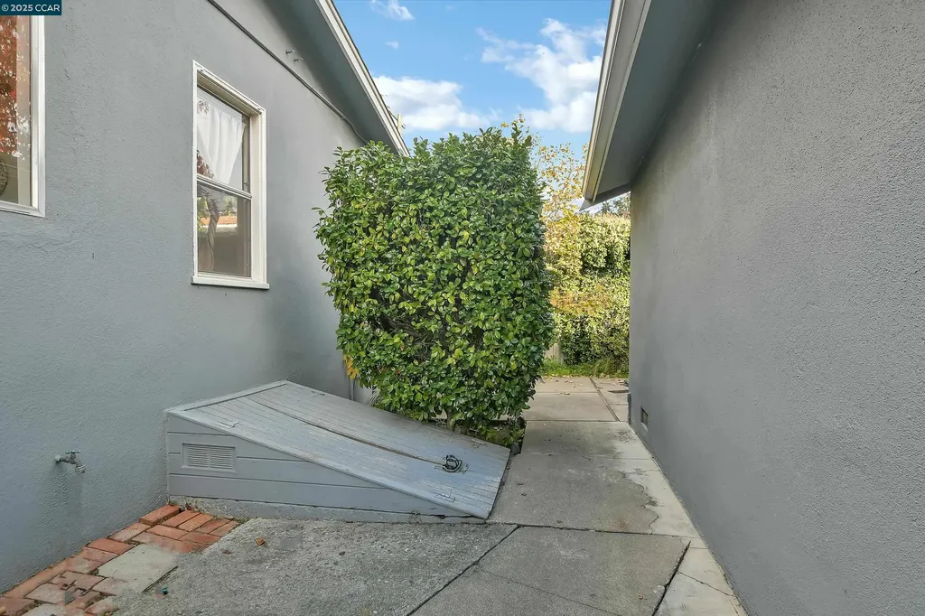 2437 Alhambra Avenue Martinez CA 94553