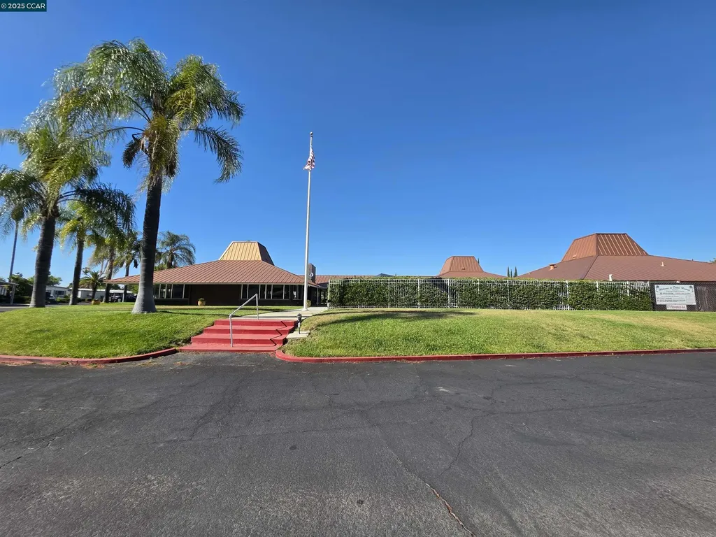 189 Kona Circle Pittsburg CA 94565