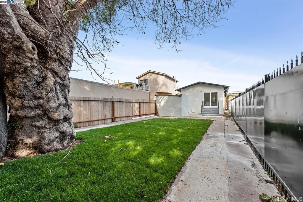 5955 Hayes Street Oakland CA 94621