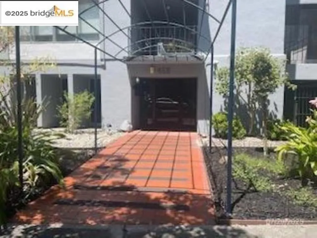 455 Crescent Street Oakland CA 94610