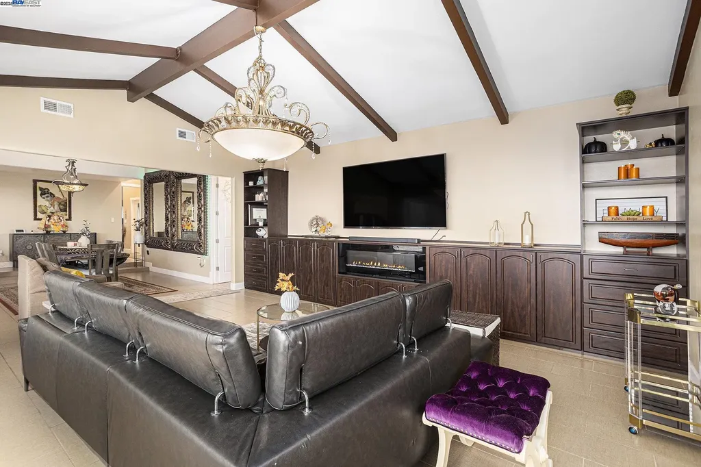 3393 Oakes Drive Hayward CA 94542