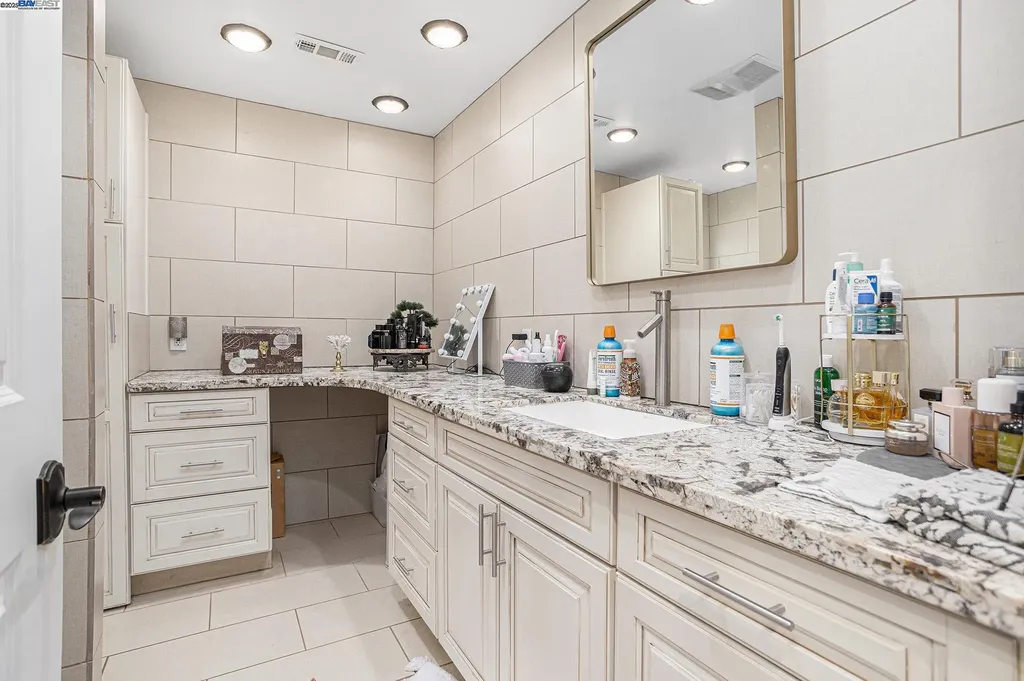 3393 Oakes Drive Hayward CA 94542