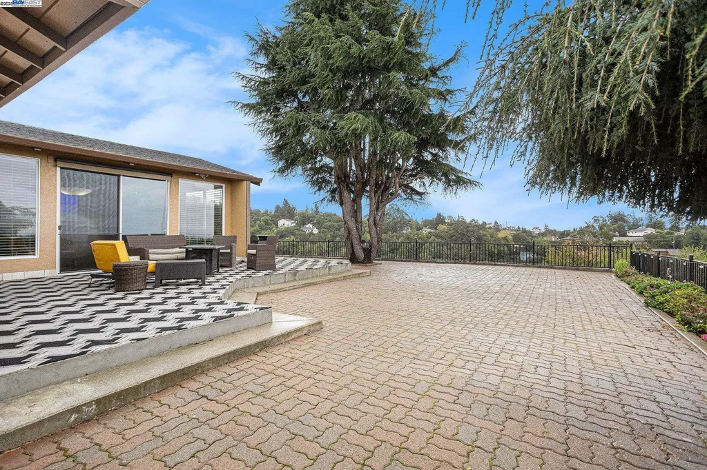 3393 Oakes Drive Hayward CA 94542