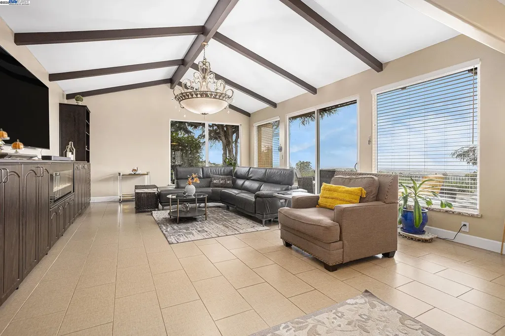 3393 Oakes Drive Hayward CA 94542