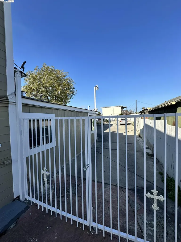1725 96th Avenue Oakland CA 94603