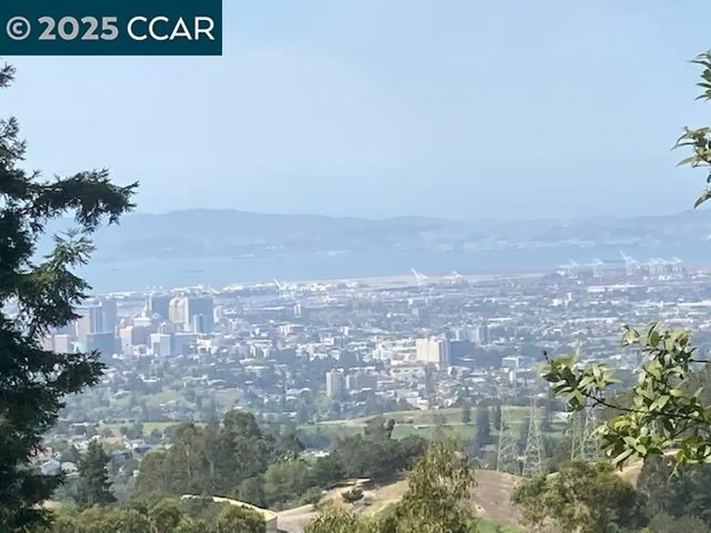 6044 Skyline Boulevard Oakland CA 94611