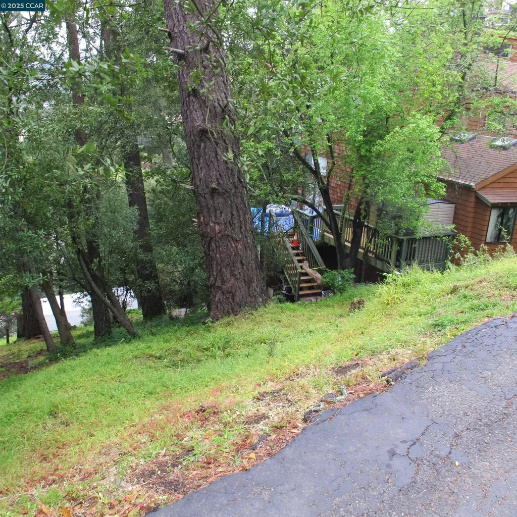 6044 Skyline Boulevard Oakland CA 94611