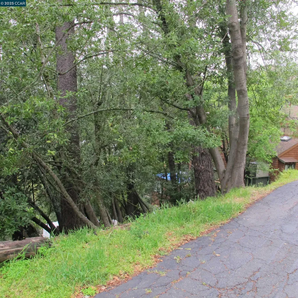 6044 Skyline Boulevard Oakland CA 94611