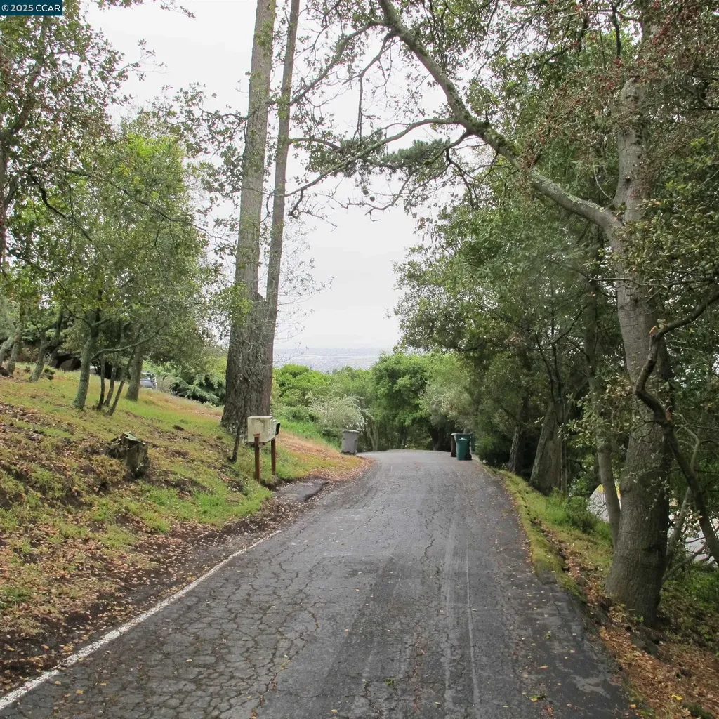 6044 Skyline Boulevard Oakland CA 94611