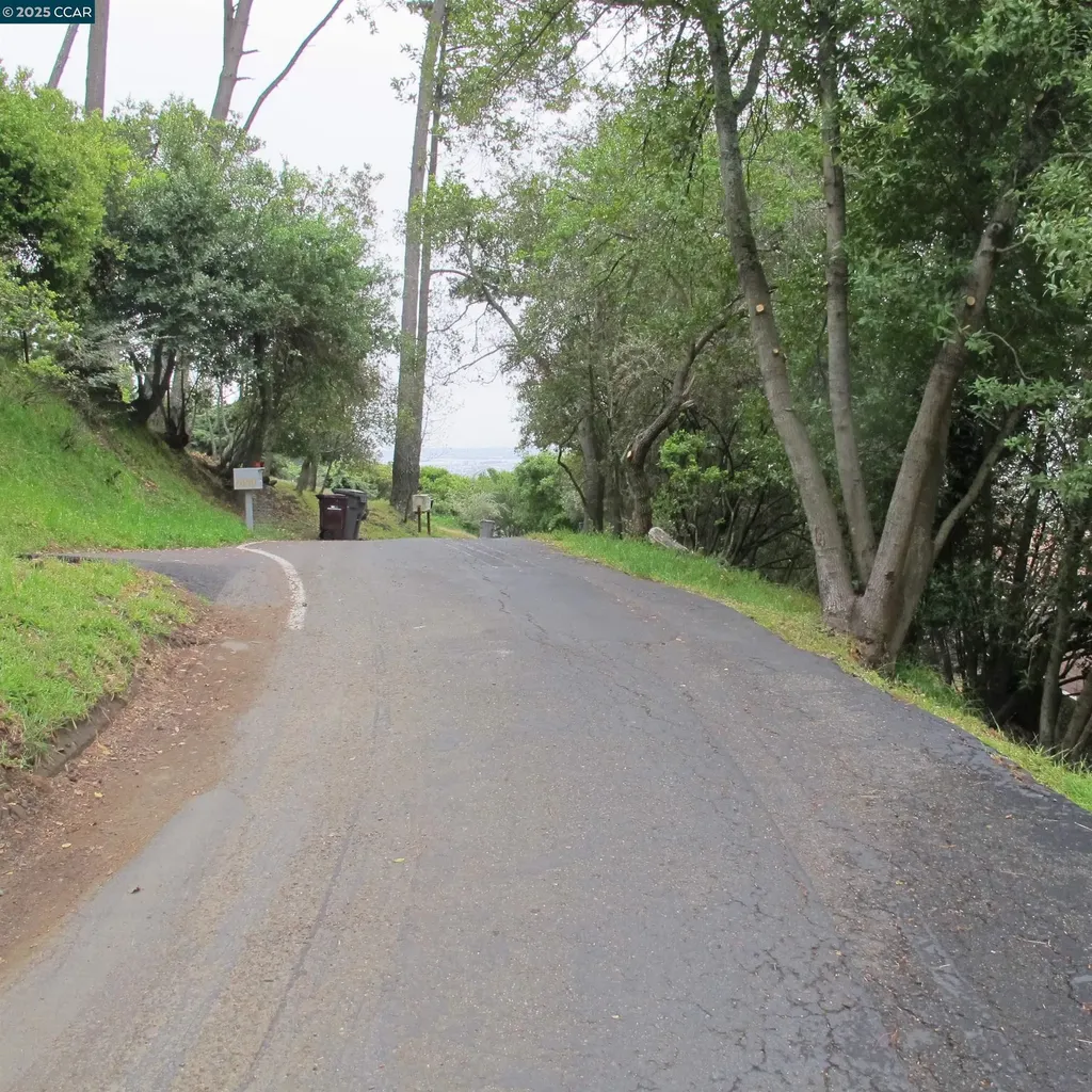 6044 Skyline Boulevard Oakland CA 94611