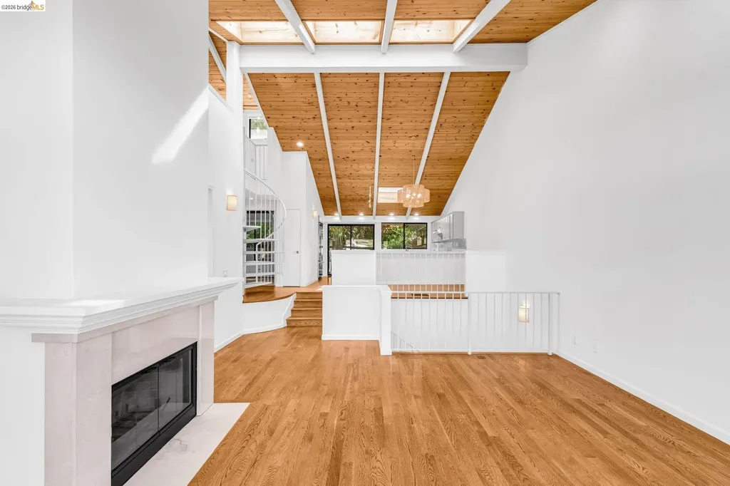 1881 Grand View Drive Oakland CA 94618