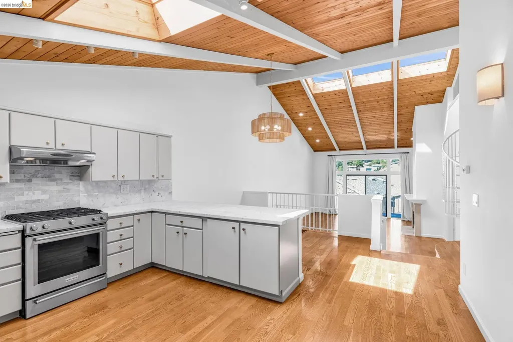 1881 Grand View Drive Oakland CA 94618