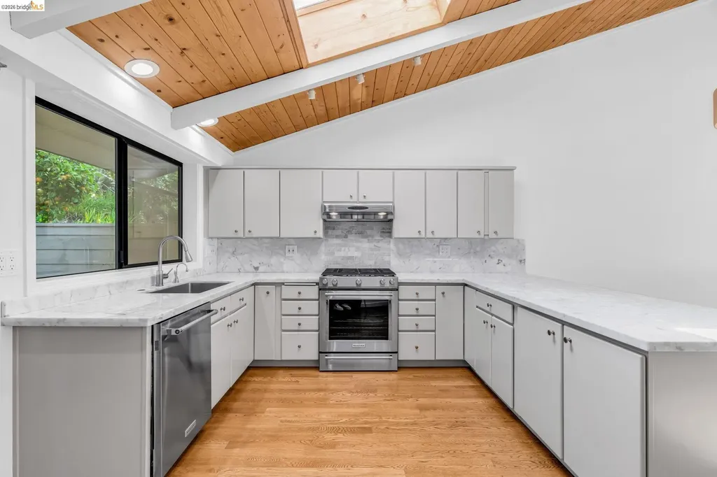1881 Grand View Drive Oakland CA 94618
