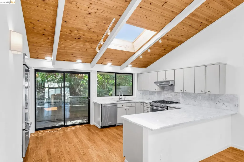 1881 Grand View Drive Oakland CA 94618
