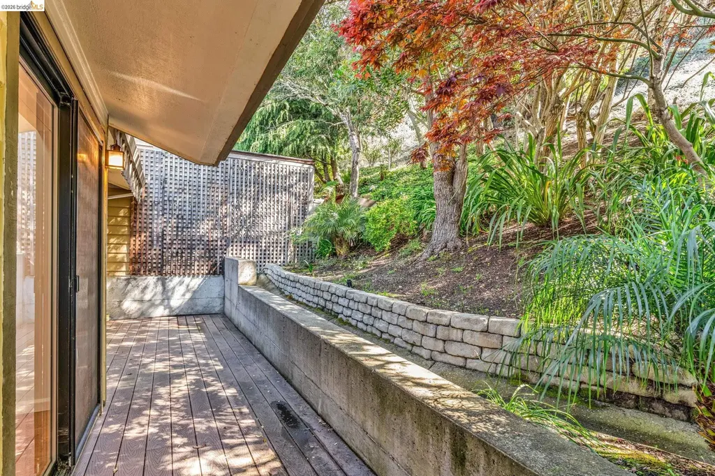 1881 Grand View Drive Oakland CA 94618