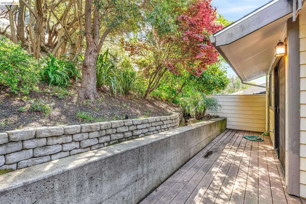 1881 Grand View Drive Oakland CA 94618