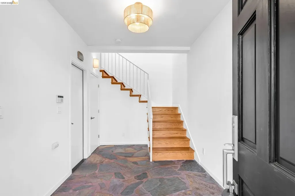 1881 Grand View Drive Oakland CA 94618