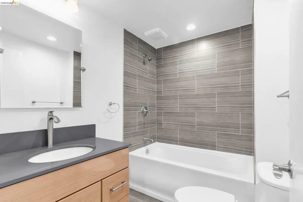 1881 Grand View Drive Oakland CA 94618