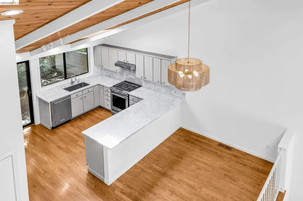 1881 Grand View Drive Oakland CA 94618