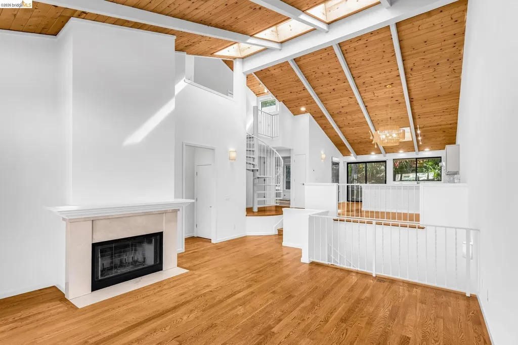 1881 Grand View Drive Oakland CA 94618