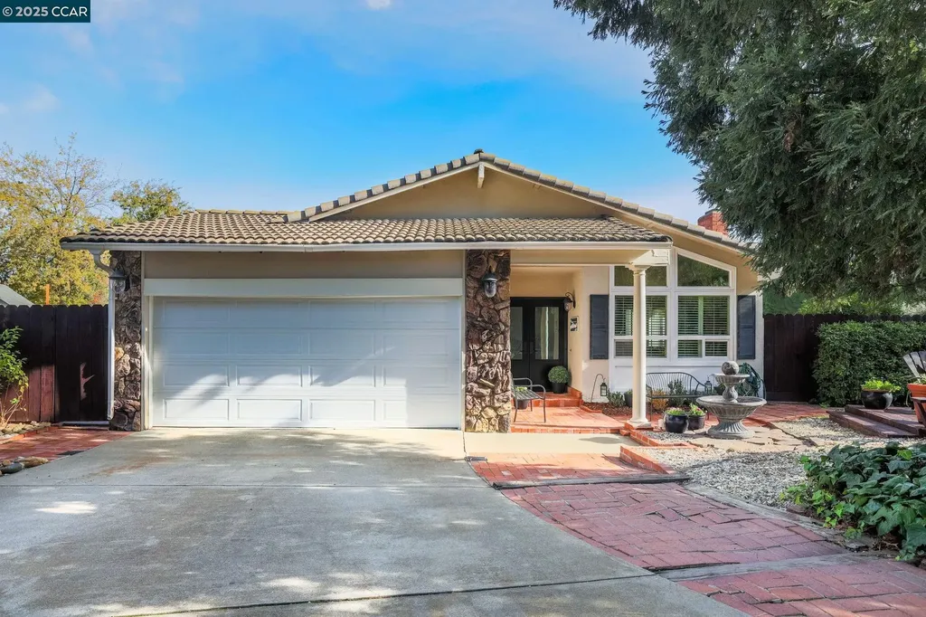 41 Mount Shasta Place Clayton CA 94517
