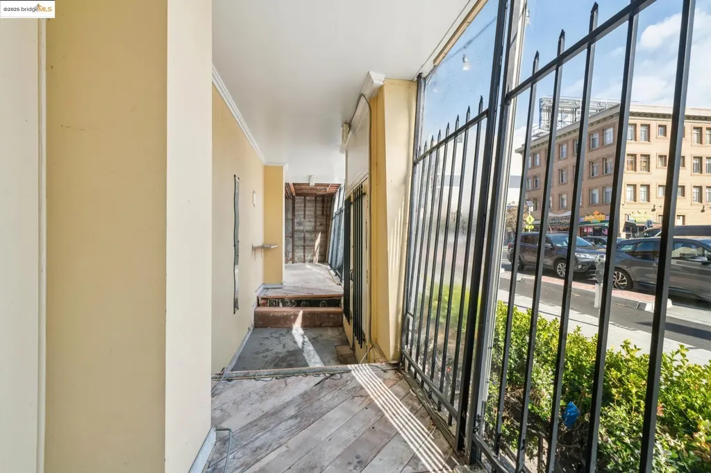 2505 Telegraph Avenue Oakland CA 94612