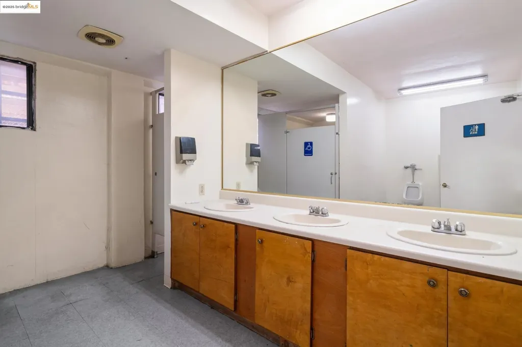 2505 Telegraph Avenue Oakland CA 94612