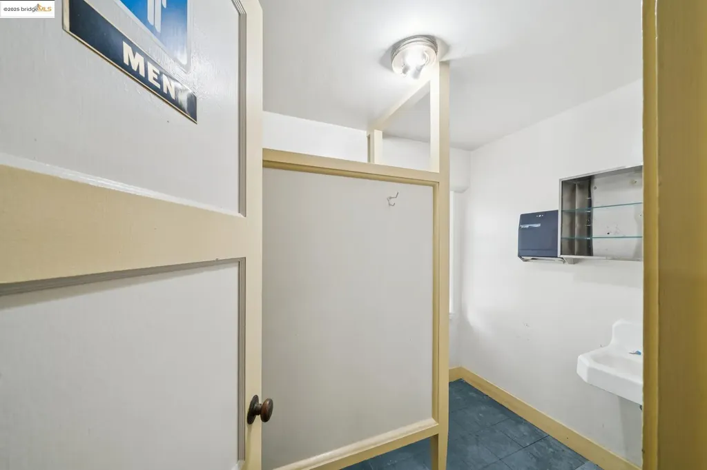 2505 Telegraph Avenue Oakland CA 94612