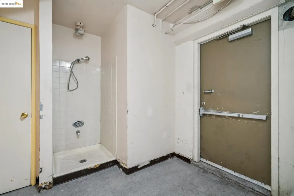 2505 Telegraph Avenue Oakland CA 94612