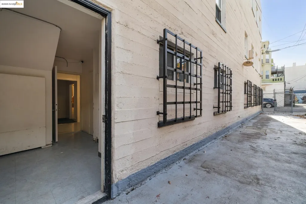 2505 Telegraph Avenue Oakland CA 94612