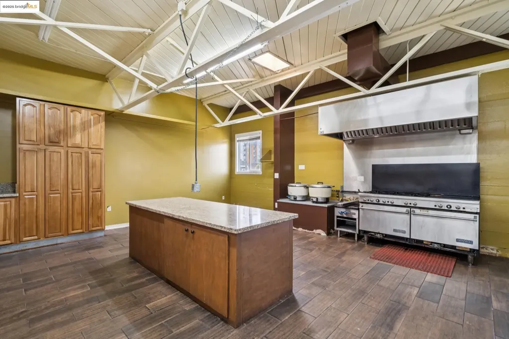 2505 Telegraph Avenue Oakland CA 94612