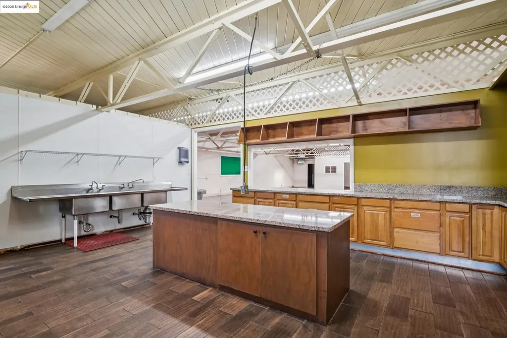 2505 Telegraph Avenue Oakland CA 94612