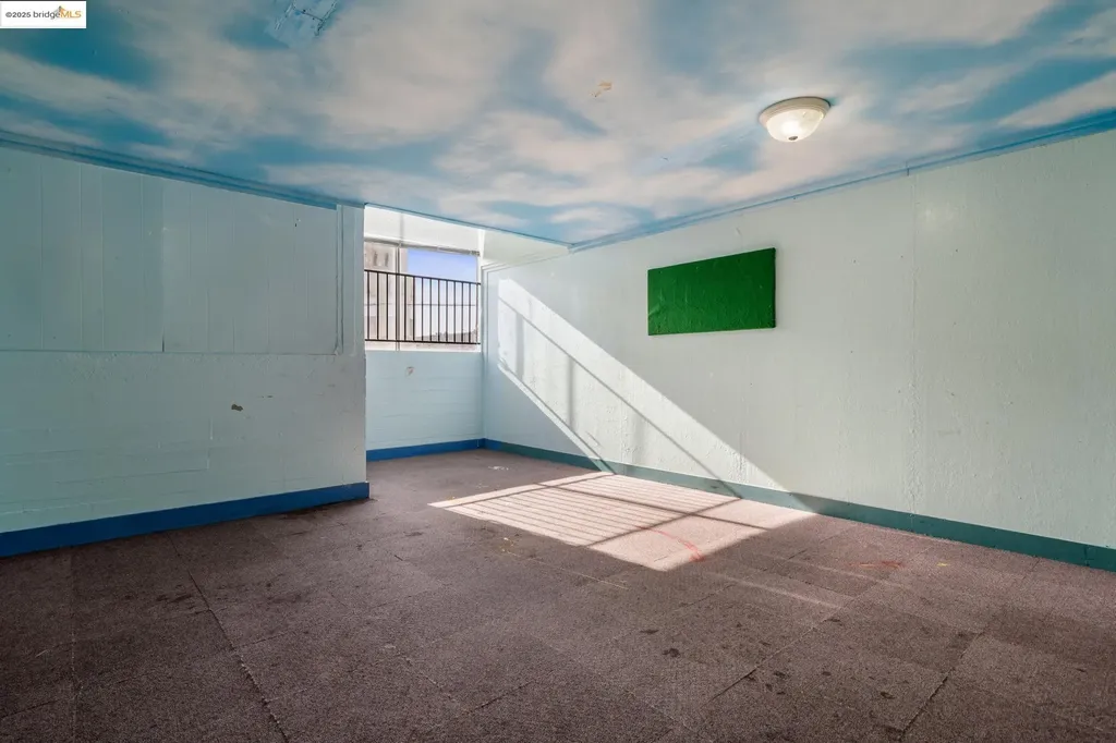 2505 Telegraph Avenue Oakland CA 94612