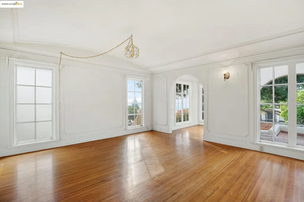 3710 Wisconsin Street Oakland CA 94619