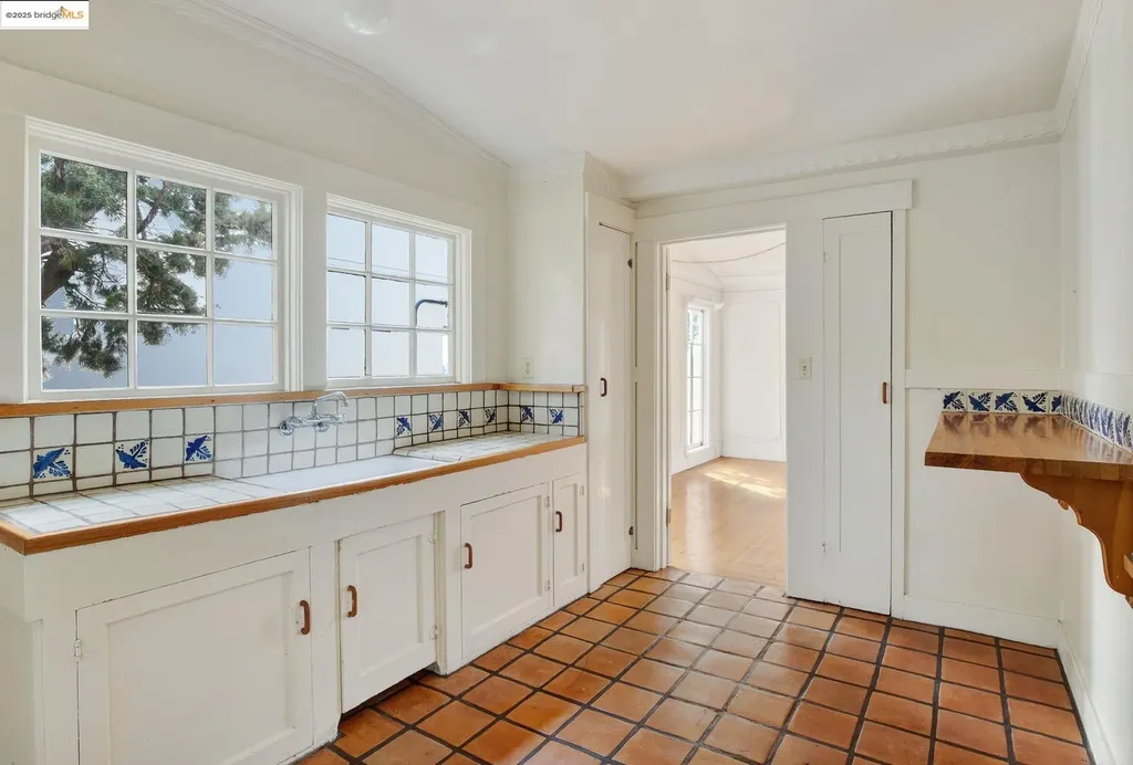 3710 Wisconsin Street Oakland CA 94619