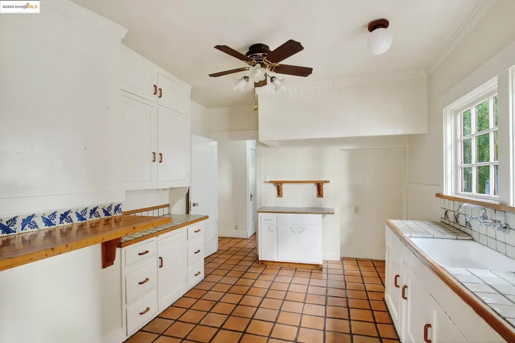 3710 Wisconsin Street Oakland CA 94619