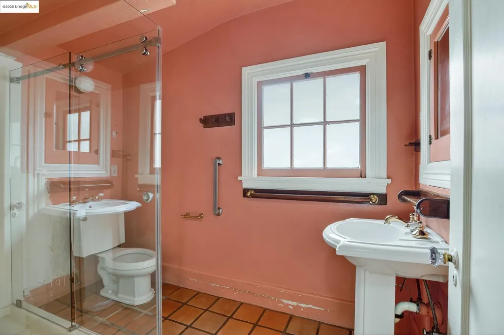 3710 Wisconsin Street Oakland CA 94619