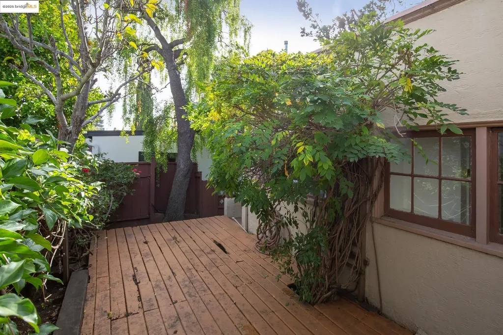 3710 Wisconsin Street Oakland CA 94619