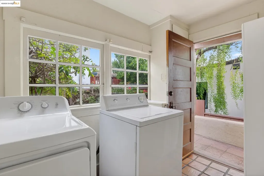 3710 Wisconsin Street Oakland CA 94619