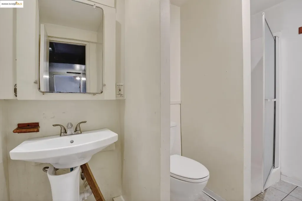 3710 Wisconsin Street Oakland CA 94619