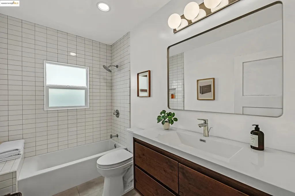 1515 Derby Street Berkeley CA 94703