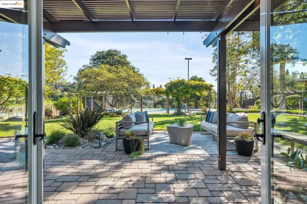 5311 Golden Gate Avenue Oakland CA 94618