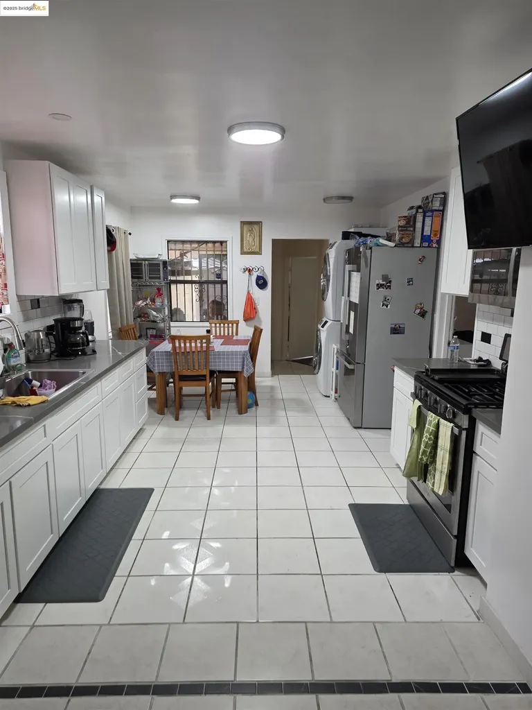 9821 E Street Oakland CA 94503