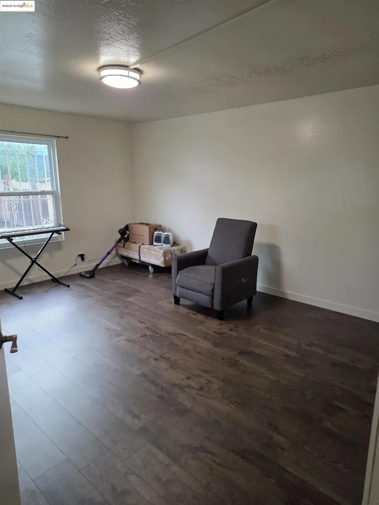 9821 E Street Oakland CA 94503