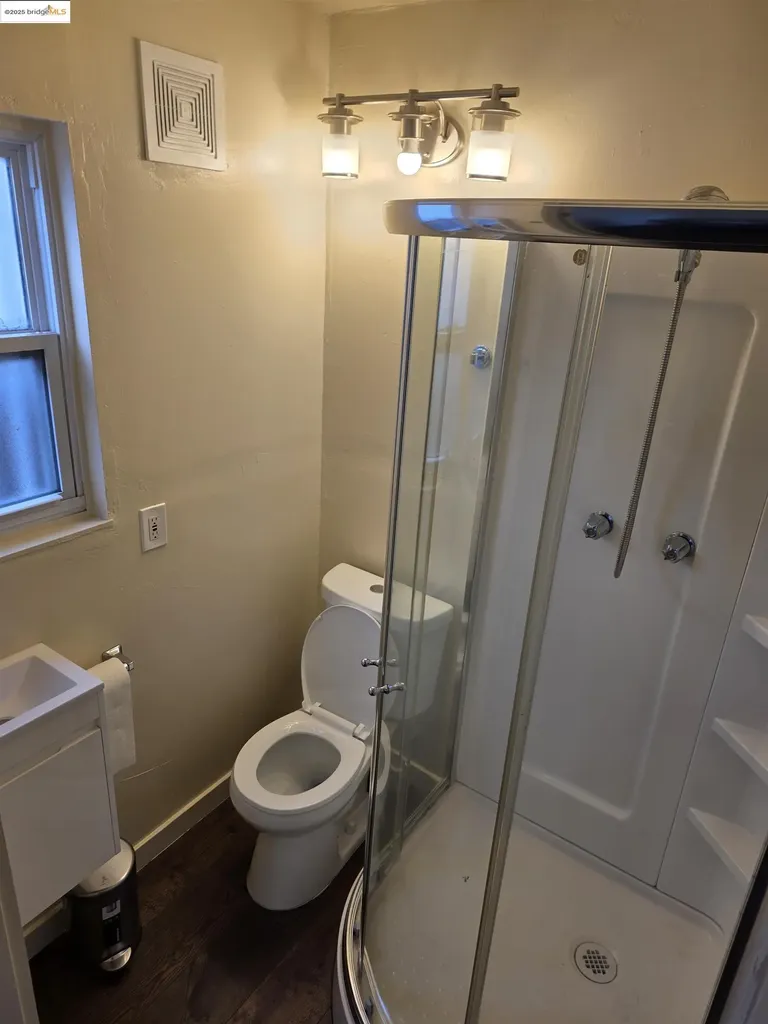 9821 E Street Oakland CA 94503