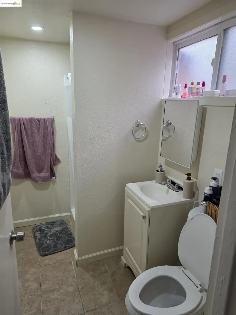 9821 E Street Oakland CA 94503